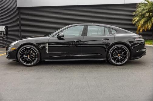 2023 Porsche Panamera Platinum Edition