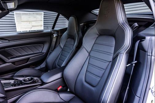 2026 Porsche 911 Carrera 4 GTS