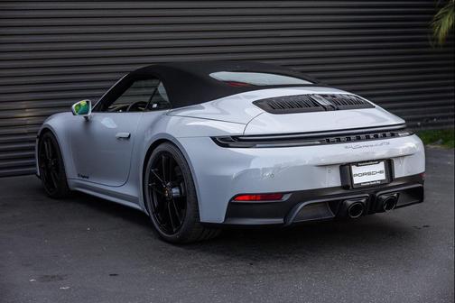 2026 Porsche 911 Carrera 4 GTS