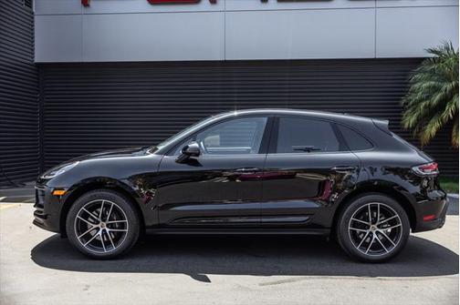 2025 Porsche Macan Base