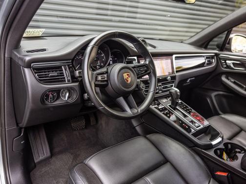 Dolomite Silver Metallic 2023 Porsche Macan T