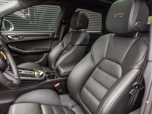 Chalk 2022 Porsche Macan Macan GTS