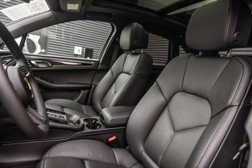 2025 Porsche Macan T