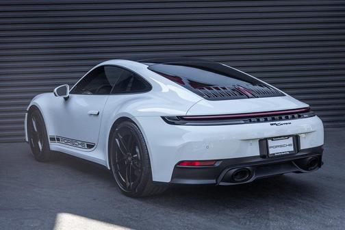 2025 Porsche 911 Carrera