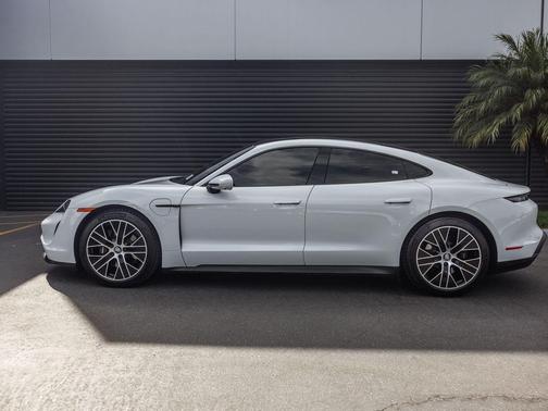 Carrara White Metallic 2023 Porsche Taycan