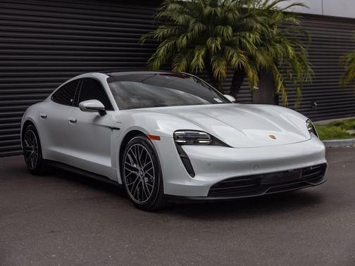Carrara White Metallic 2023 Porsche Taycan