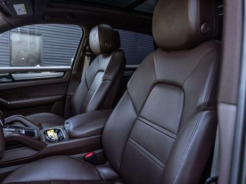 Moonlight Blue Metallic 2023 Porsche Cayenne S