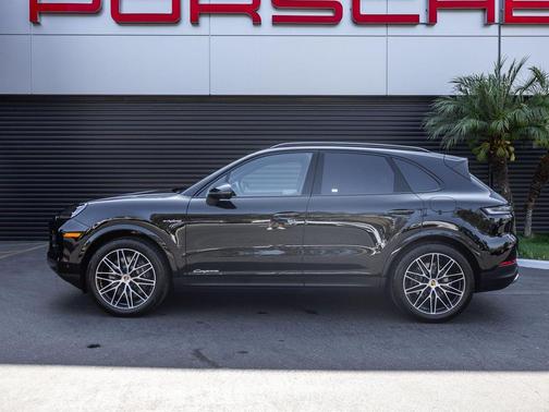 Chromite Black Metallic 2025 Porsche Cayenne Cayenne E-Hybrid