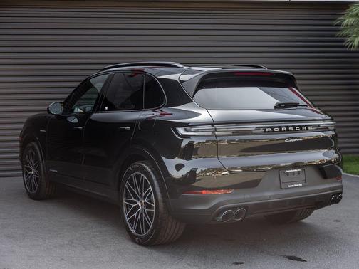 Chromite Black Metallic 2025 Porsche Cayenne Cayenne E-Hybrid