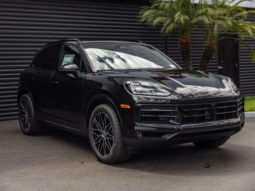 Chromite Black Metallic 2026 Porsche Cayenne Cayenne