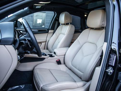 2025 Porsche Macan T