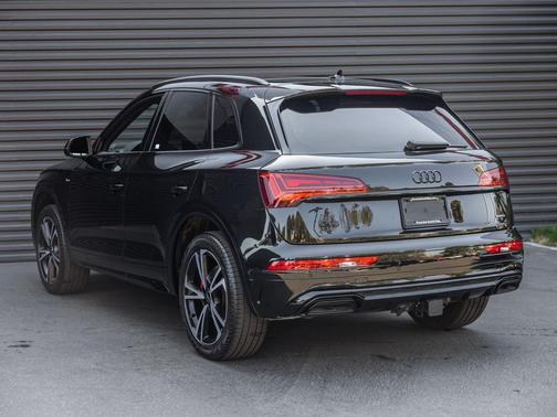 Mythos Black Metallic 2025 Audi Q5 45 S line Premium Plus
