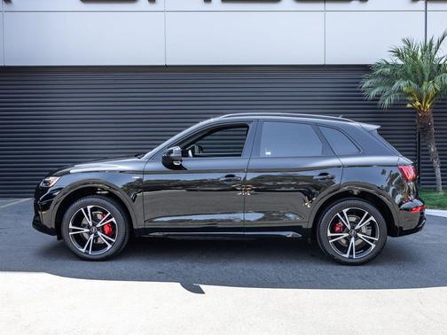 Mythos Black Metallic 2025 Audi Q5 45 S line Premium Plus