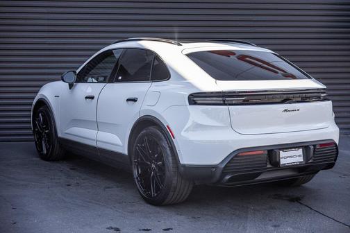 2025 Porsche Macan 4
