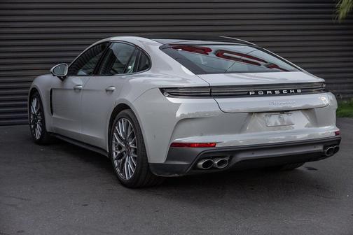 2025 Porsche Panamera 4