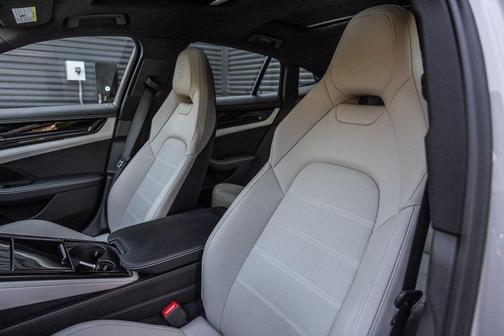 2025 Porsche Panamera 4