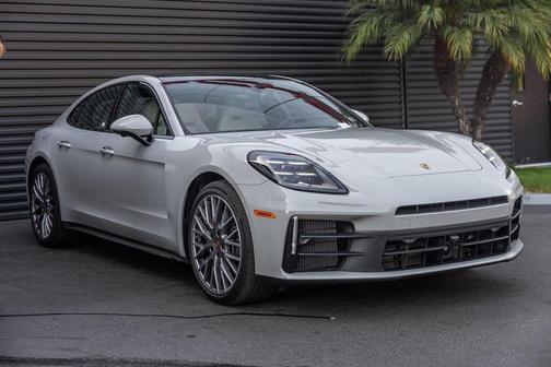 2025 Porsche Panamera 4