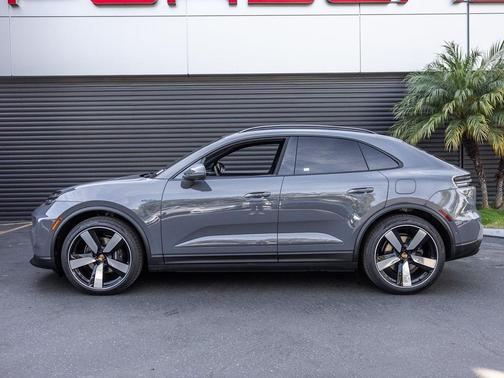 2026 Porsche Macan 4