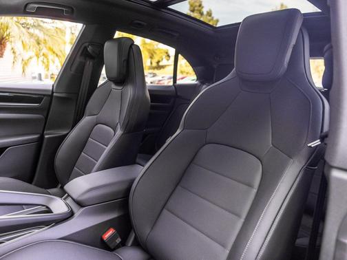 2026 Porsche Macan 4