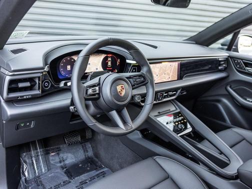 2026 Porsche Macan 4