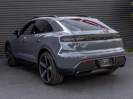 2026 Porsche Macan 4