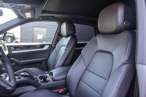 2025 Porsche Cayenne Base