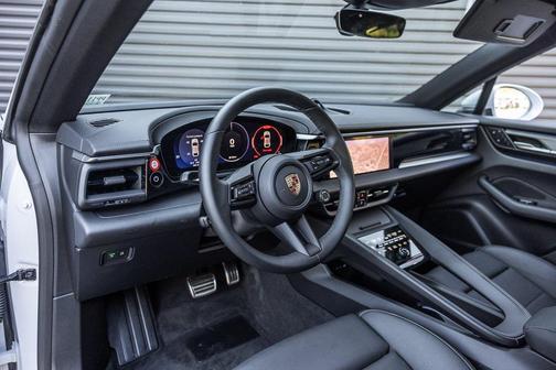 2025 Porsche Macan 4S