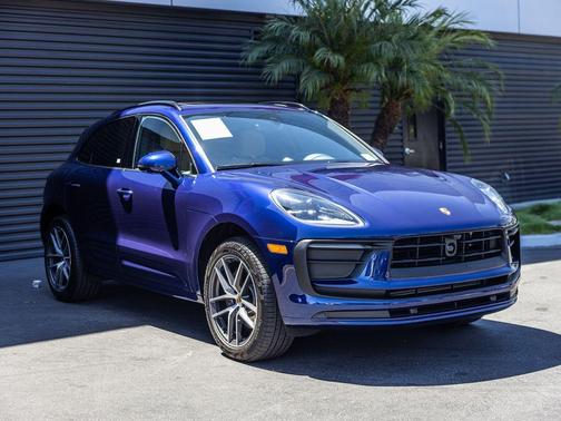 Gentian Blue Metallic 2026 Porsche Macan Macan
