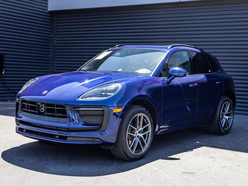 Gentian Blue Metallic 2026 Porsche Macan Macan