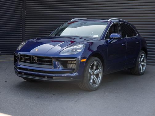 Gentian Blue Metallic 2026 Porsche Macan Macan