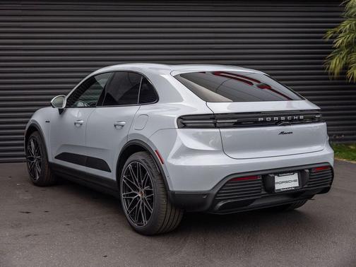 2026 Porsche Macan 