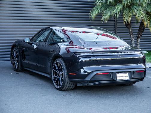 2023 Porsche Taycan 
