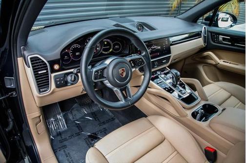 2023 Porsche Cayenne Platinum Edition