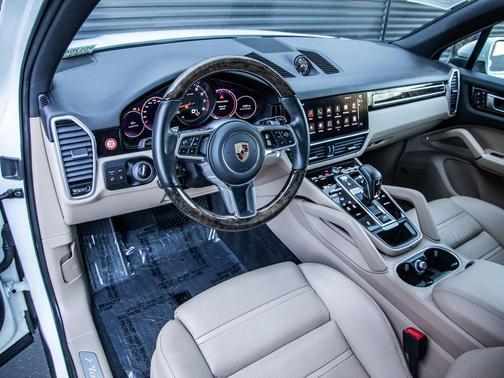 2023 Porsche Cayenne Platinum Edition
