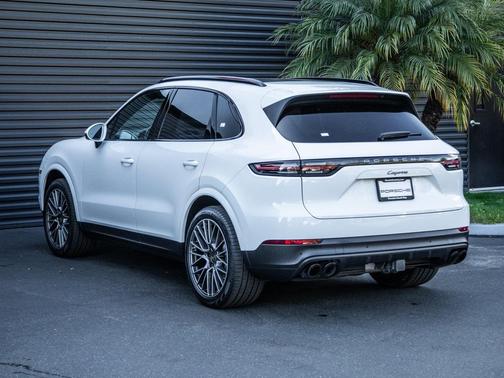 2023 Porsche Cayenne Platinum Edition