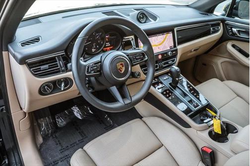 2025 Porsche Macan Base