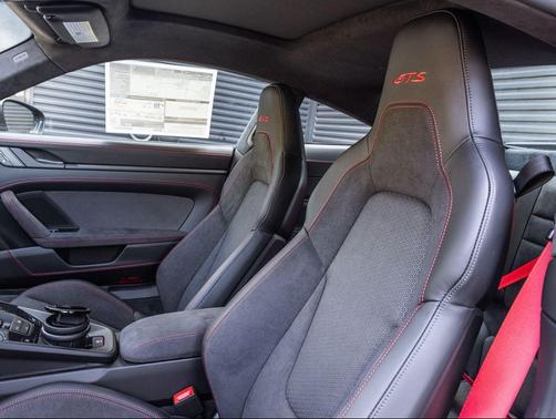 2026 Porsche 911 Carrera 4 GTS