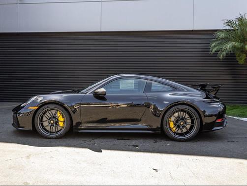 2026 Porsche 911 Carrera 4 GTS