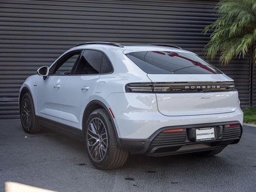 2026 Porsche Macan 