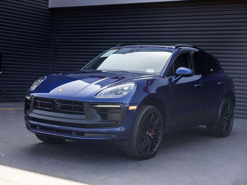 Gentian Blue Metallic 2023 Porsche Macan Macan GTS