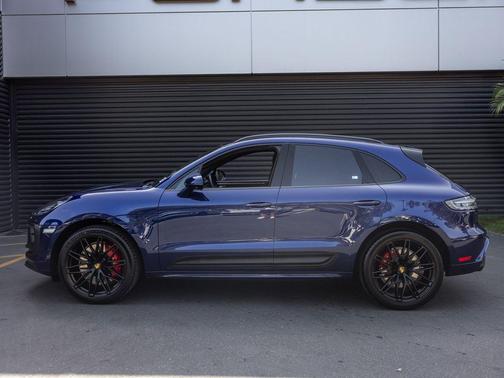 Gentian Blue Metallic 2023 Porsche Macan Macan GTS
