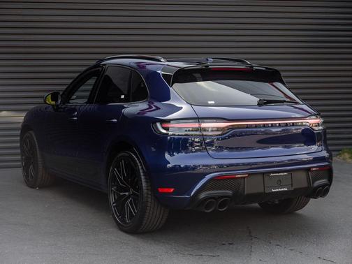 Gentian Blue Metallic 2023 Porsche Macan Macan GTS