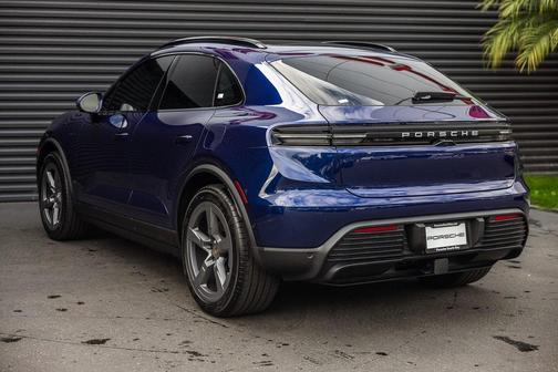 2025 Porsche Macan 4S