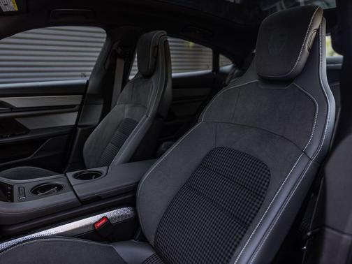 2026 Porsche Taycan 4