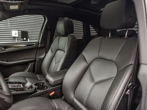 2025 Porsche Macan S