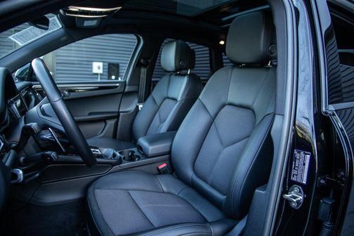 2023 Porsche Macan T