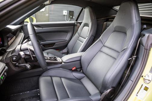 2025 Porsche 911 Carrera