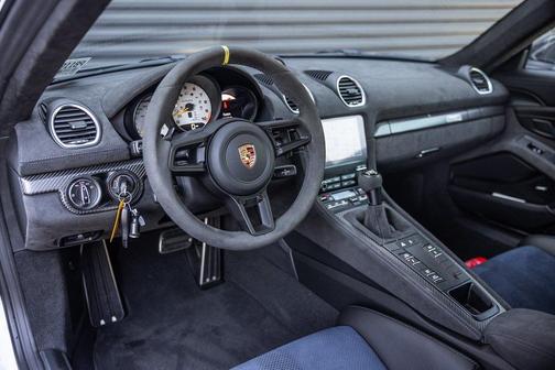 2024 Porsche 718 Cayman GT4 RS
