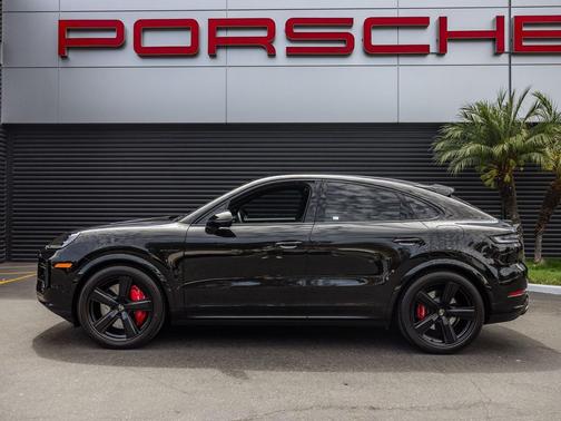 Chromite Black Metallic 2025 Porsche Cayenne Cayenne Turbo E-Hybrid