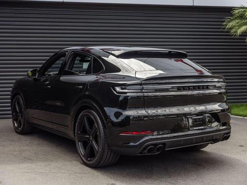 Chromite Black Metallic 2025 Porsche Cayenne Cayenne Turbo E-Hybrid